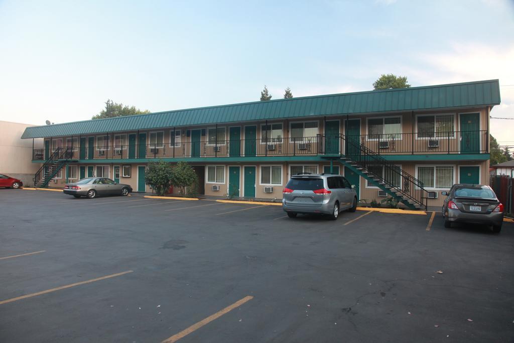 יוג'ין Executive Motel מראה חיצוני תמונה