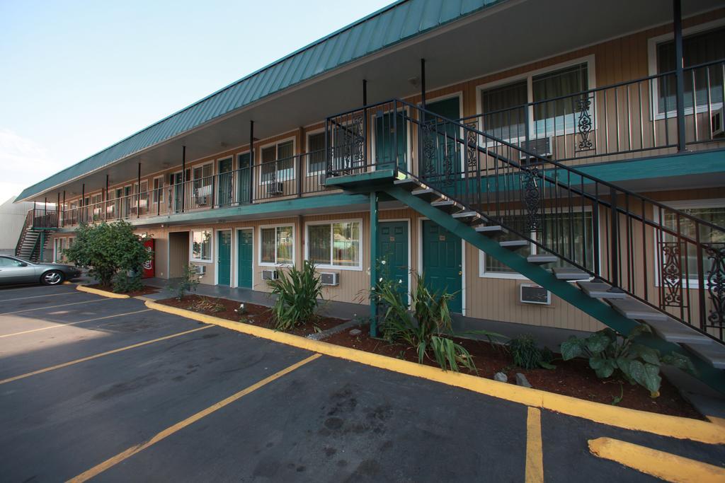 יוג'ין Executive Motel מראה חיצוני תמונה